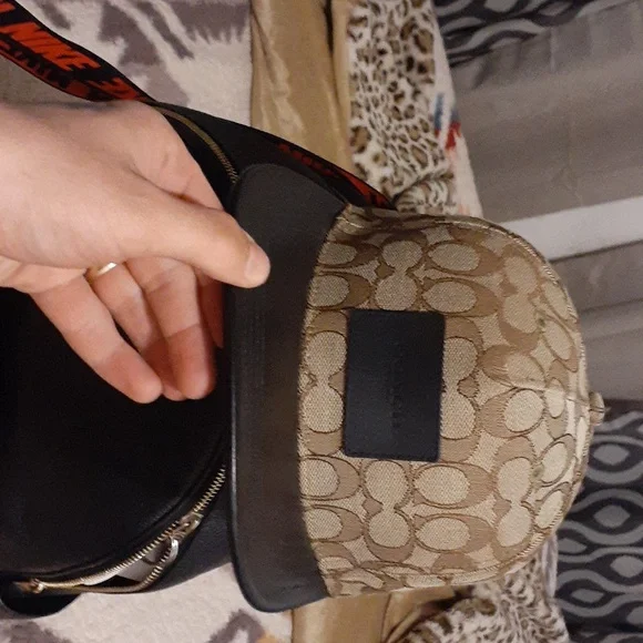 Coach back pack with matching coach hat with a nike strap - Picture 2 of 4